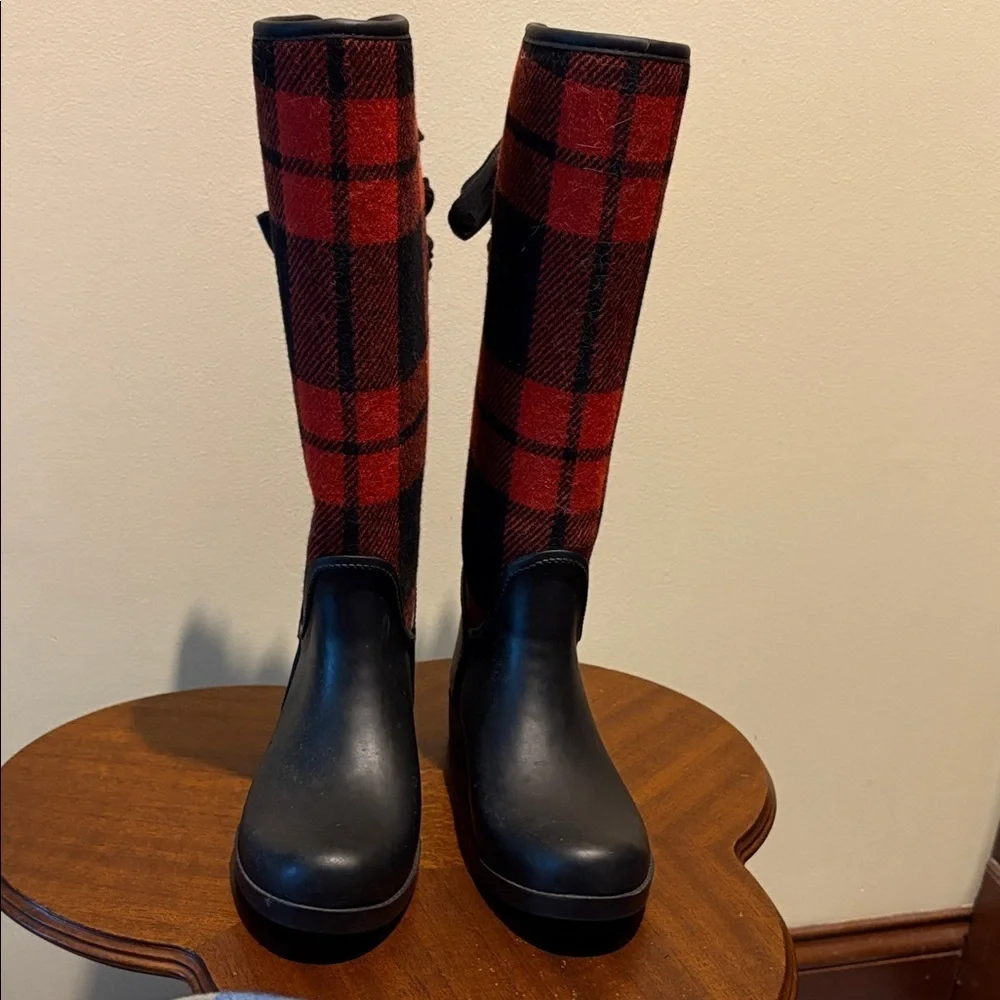 Coach Tristee rain snow boots plaid wool red/black lace up back size 37 6.5